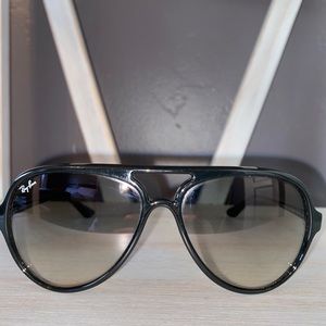 Black Aviator Raybans